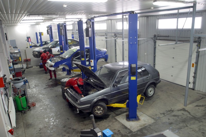 Have You Visited an Automotive Repair Shop in Jefferson City, MO About Your Leaks?